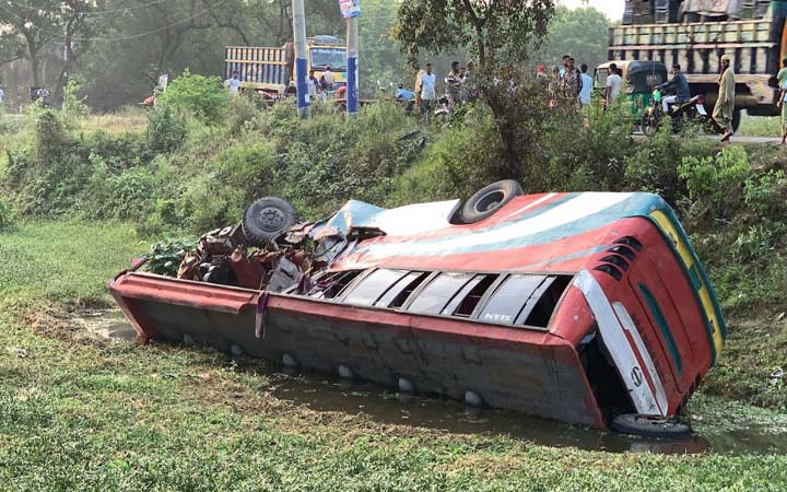 বাস-ট্রাক সংঘর্ষে ৩ জামায়াত কর্মী নিহত, আহত অর্ধশতাধিক